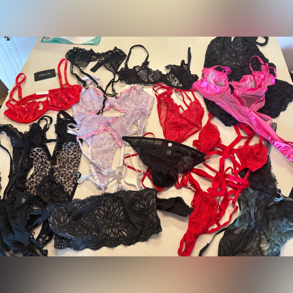 Huge Lingerie Lot Small/Medium Victoria’s Secret - Picture 2 of 16